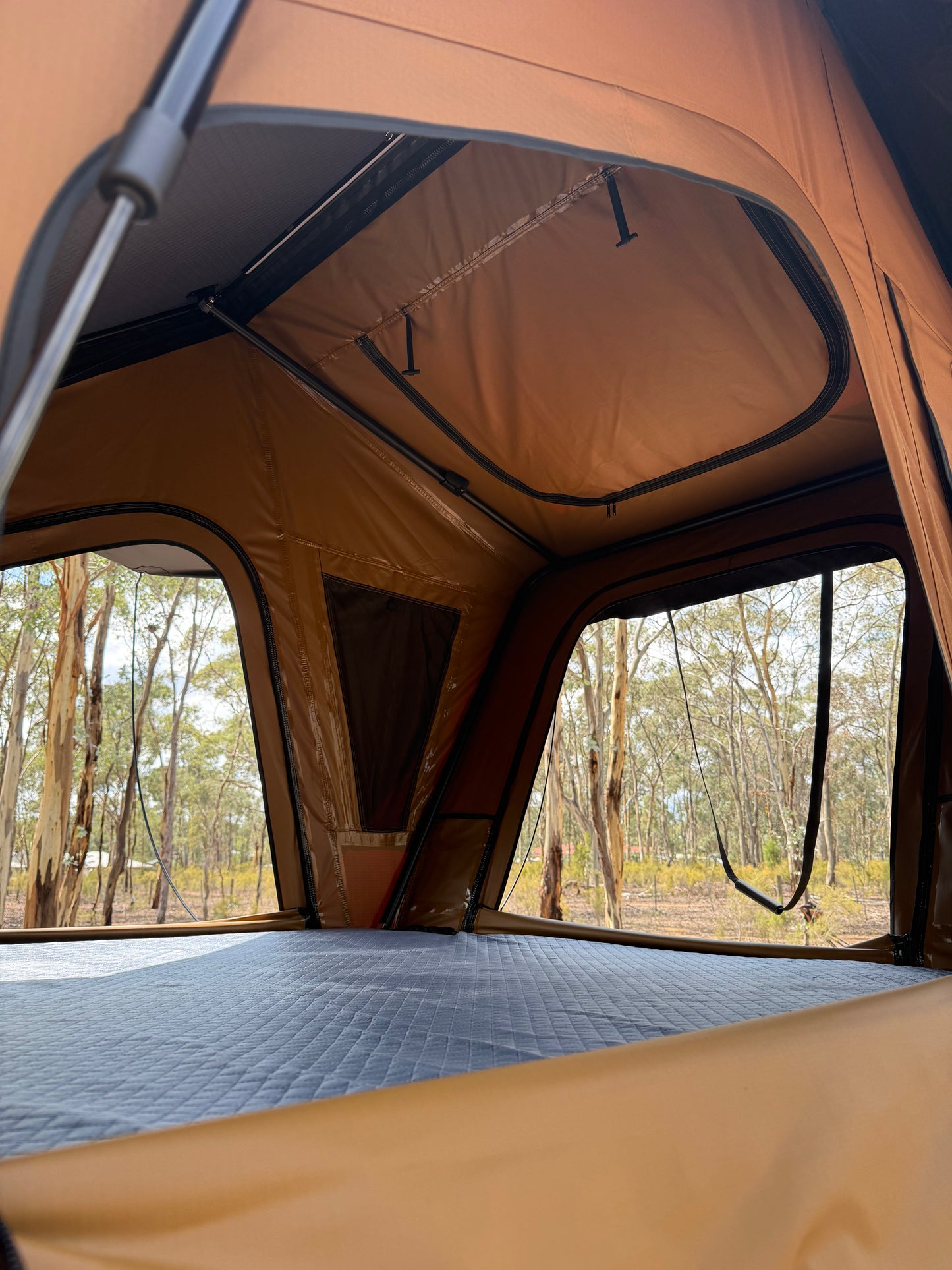 Croc Solid, Lightweight Rooftop Tent