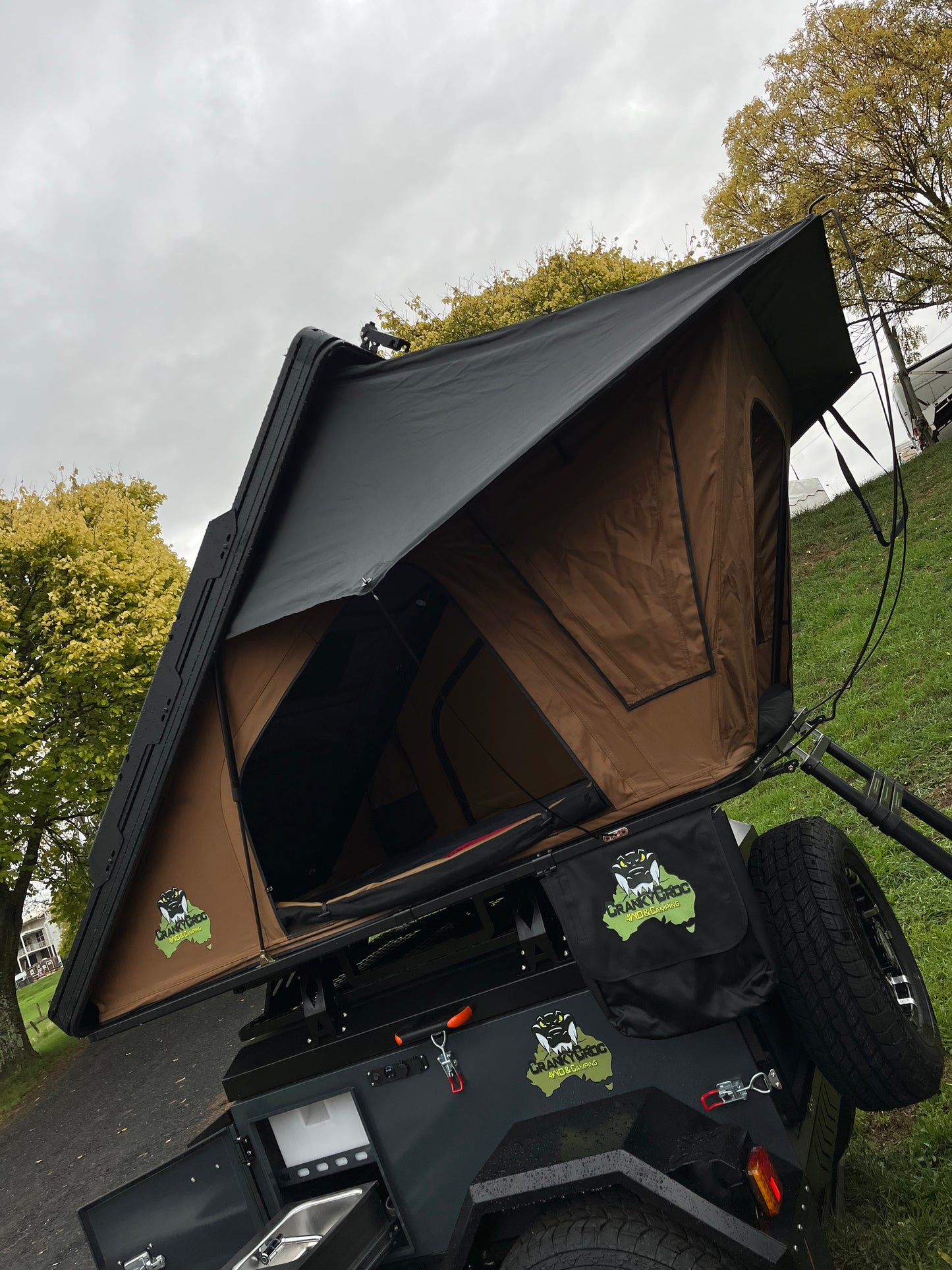 Croc Solid, Lightweight Rooftop Tent